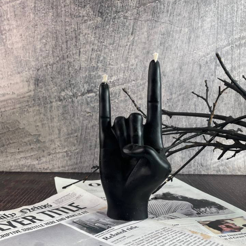 Воскова чорна свічка Rock 15 см – унікальний дизайн, символ свободи та бунту