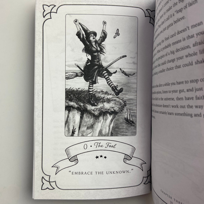 Подарунковий набір карти Таро Everyday Witch Tarot з книгою Deborah Blake