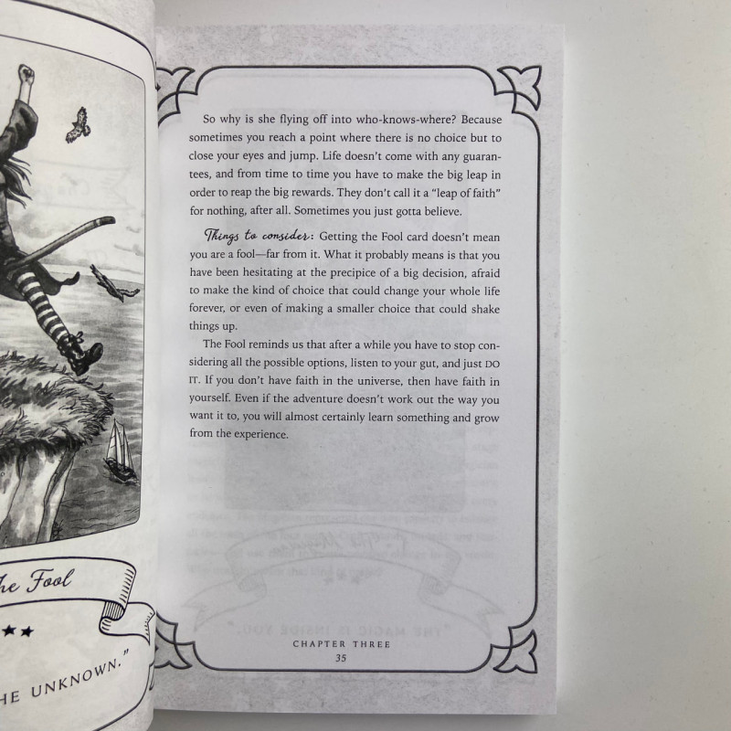 Подарунковий набір карти Таро Everyday Witch Tarot з книгою Deborah Blake