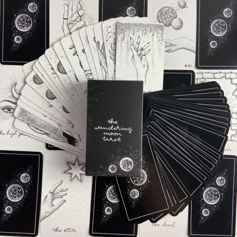 Карти Таро The Wandering Moon Tarot Блукаючого Місяця зменшена колода