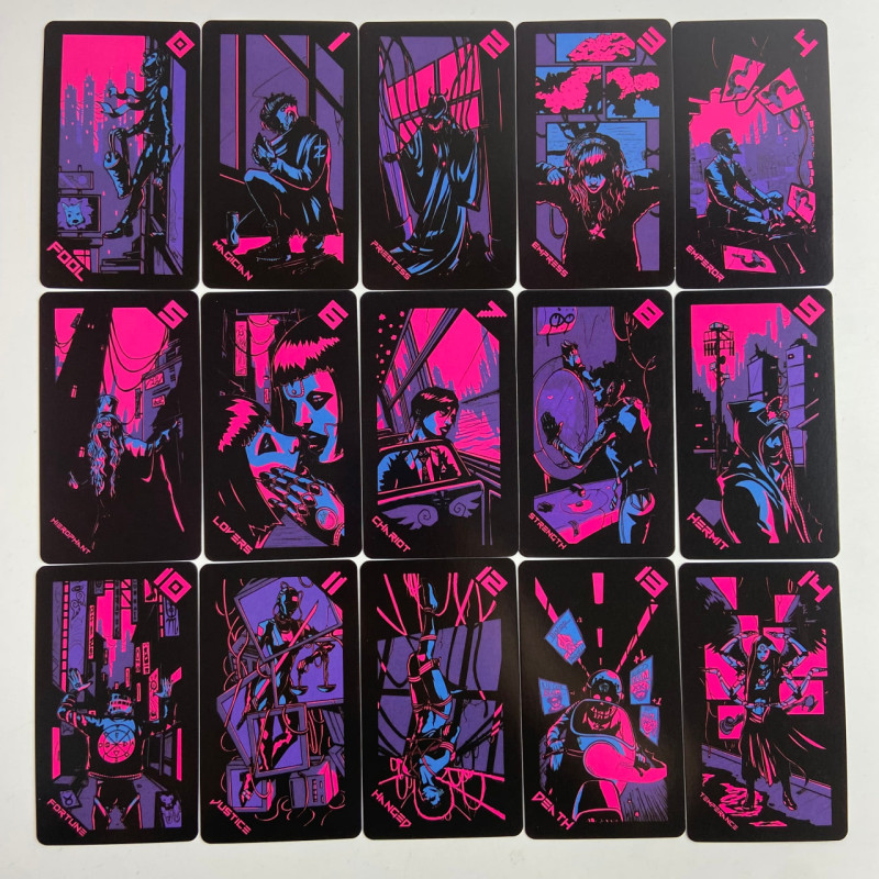 Таро карты The Neon Moon Tarot Deck «Неоновая Луна» киберпанк колода