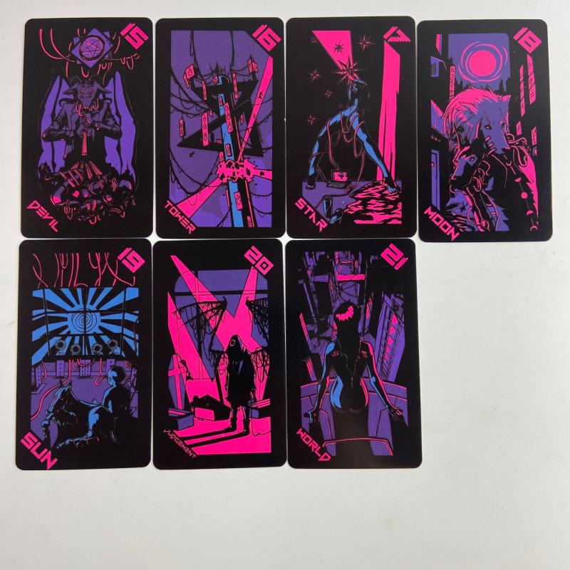 Таро карты The Neon Moon Tarot Deck «Неоновая Луна» киберпанк колода