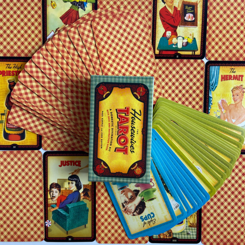 Карти Таро The Housewives Tarot Домогосподарок у стилі пінап ретро колаж