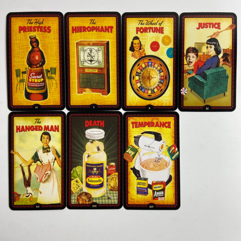 Карти Таро The Housewives Tarot Домогосподарок у стилі пінап ретро колаж