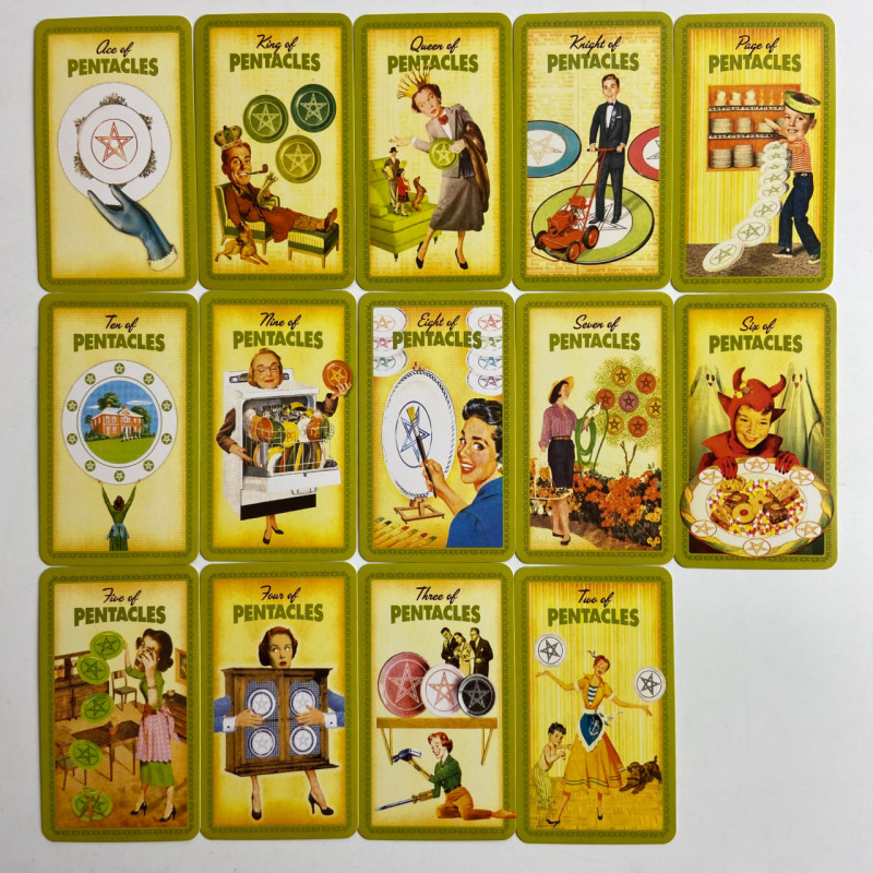 Карти Таро The Housewives Tarot Домогосподарок у стилі пінап ретро колаж
