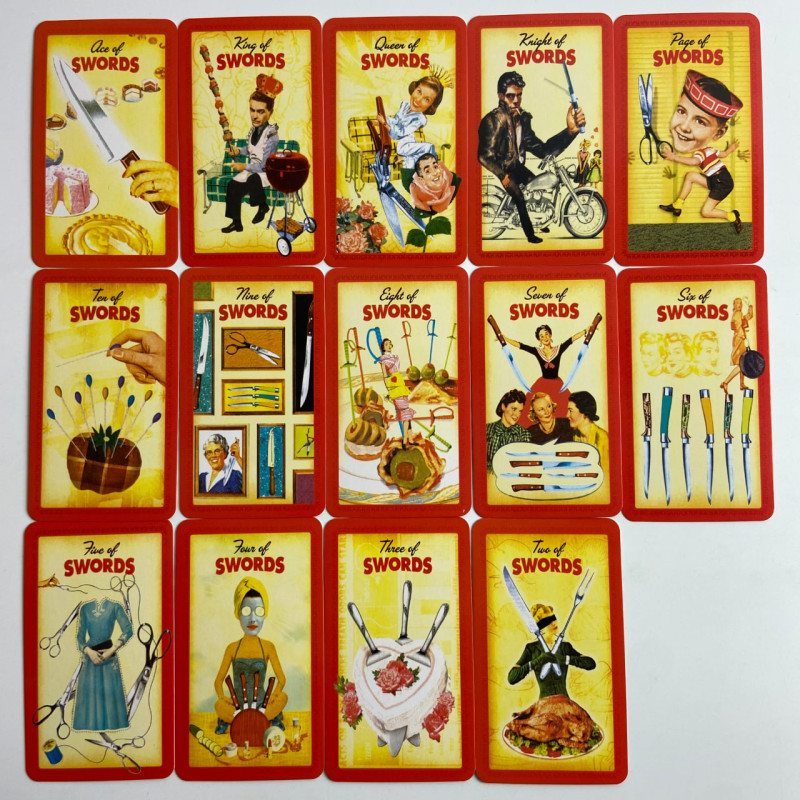 Карти Таро The Housewives Tarot Домогосподарок у стилі пінап ретро колаж