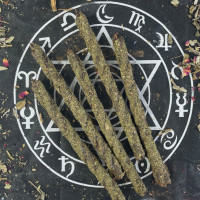 Свічка-скрутка для подолання фінансової кризи 19 см з м'ятою для удачі